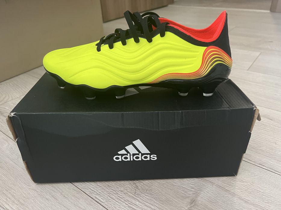 Футболни обувки Adidas последни размери