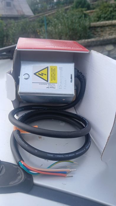 Valva motorizata Honeywell V4043