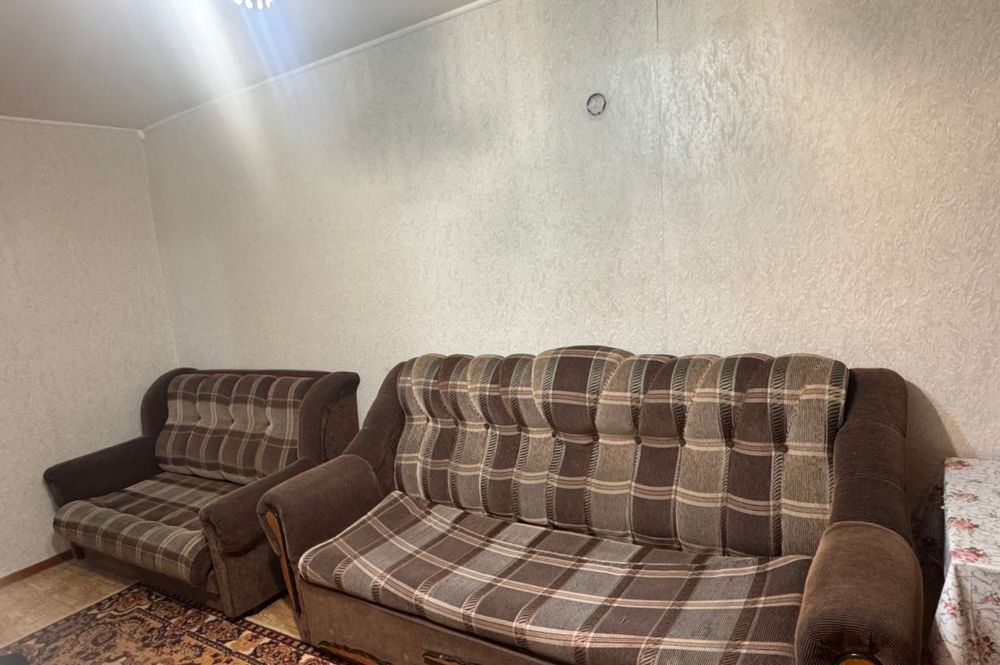 Продам два дивана