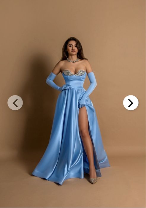 Rochie lunga cu aplicatii din pietre pe bust