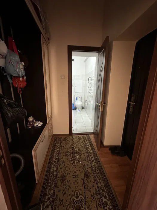 2/5/7. Сергели 6а. Дом кирпичный, квартира 48 м². До метро - 800 м.