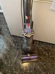 Aspirator vertical fara sac Dyson