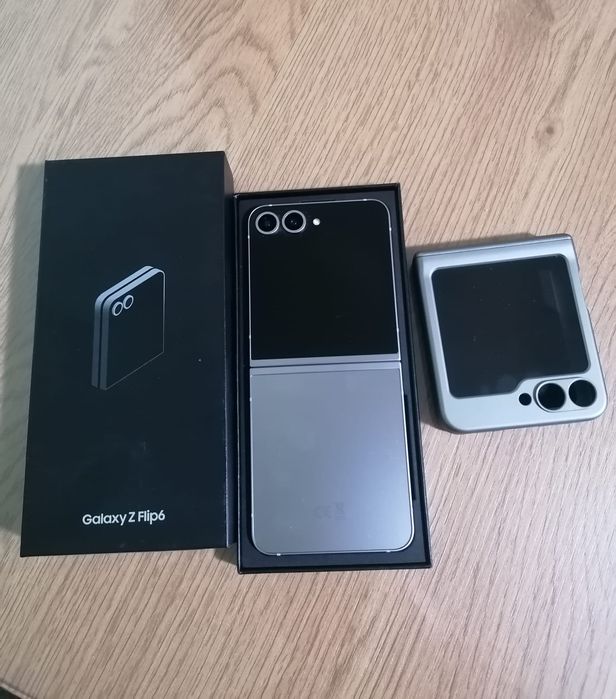 Telefon mobil Samsung Galaxy Z Flip6,