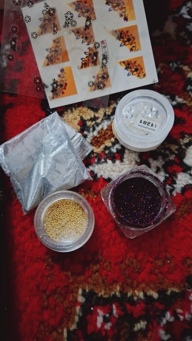 Маникюр учун лампа ва инструментлари