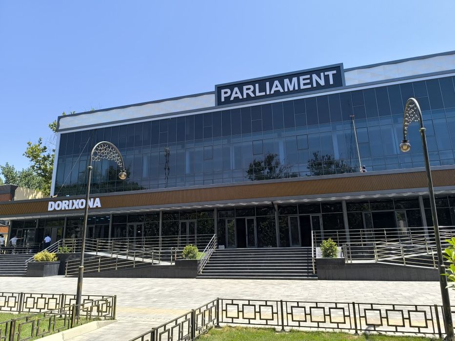 Bino ofisni tashqi qismini yuvish