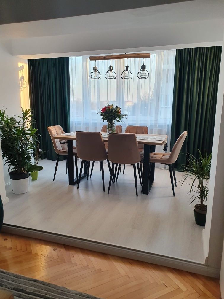 Apartament 3 camere de vânzare
