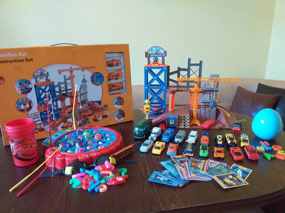 Конструктор - строителна площадка и сет от играчки