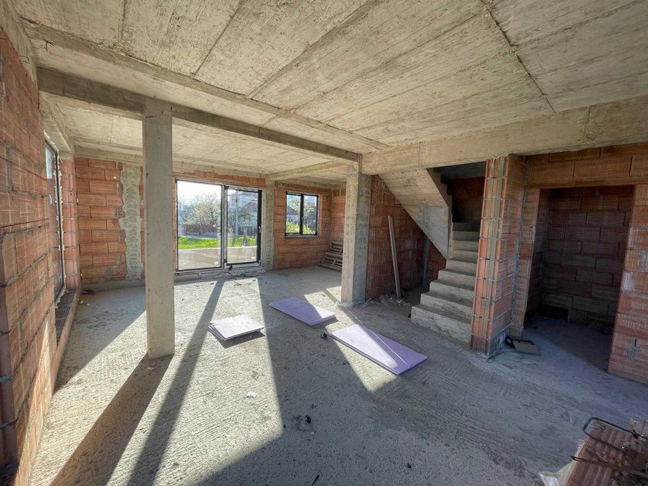Vanzare casa cuplata cu panorama 156 mpu, 2 garaje zona Dambul Rotund