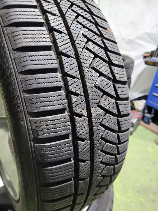 4 бр зимни 215/50/18 Continental