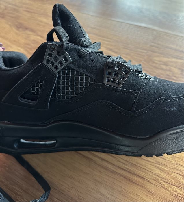 Мъжки,зимни кецове Jordan в черно,обърната кожа