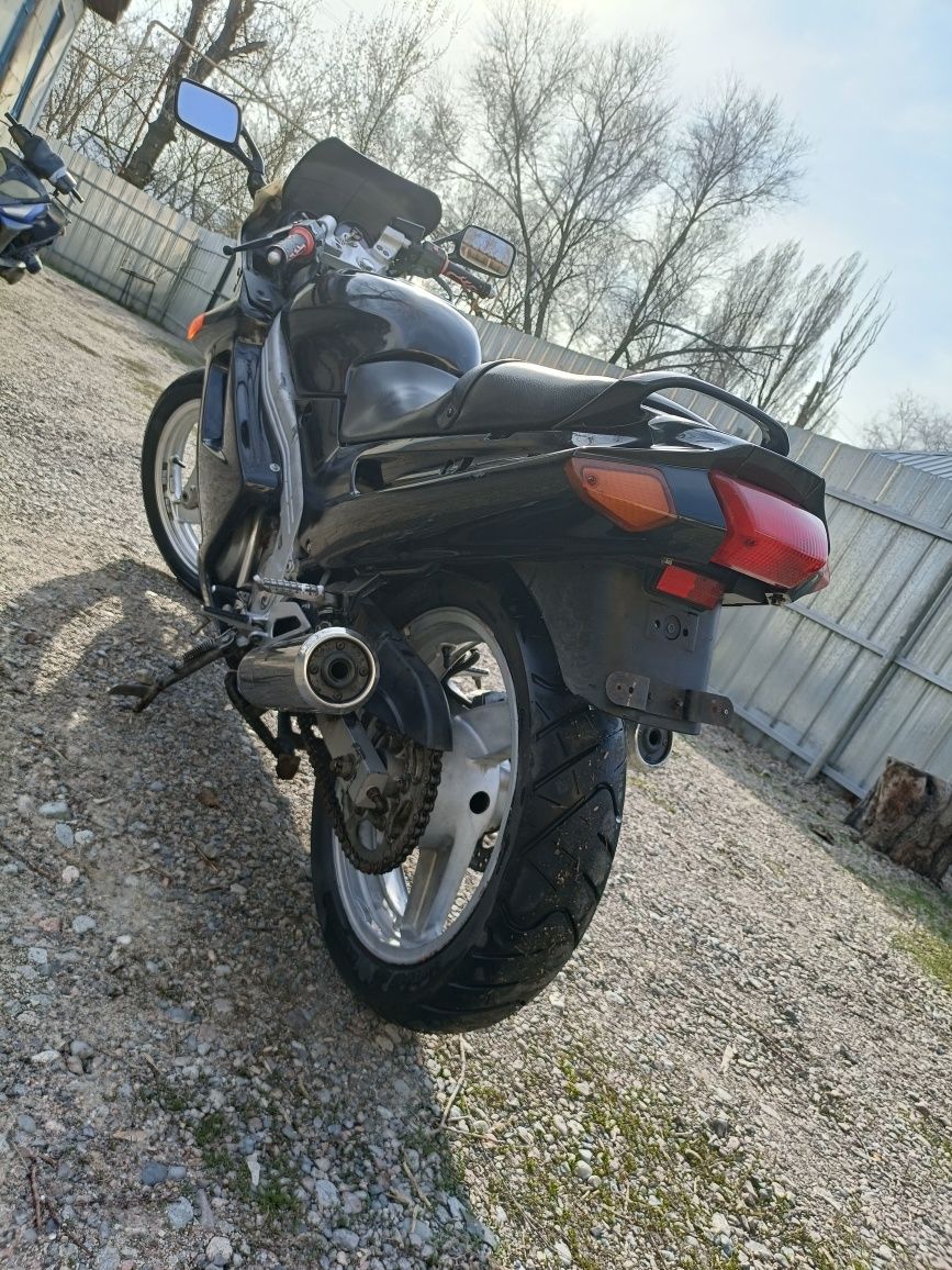 Kawasaki zzr 250