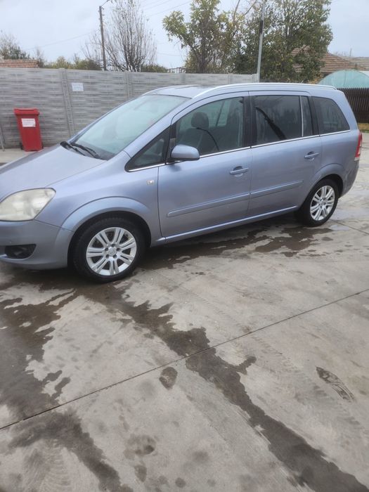 Vând/schimb opel zafira