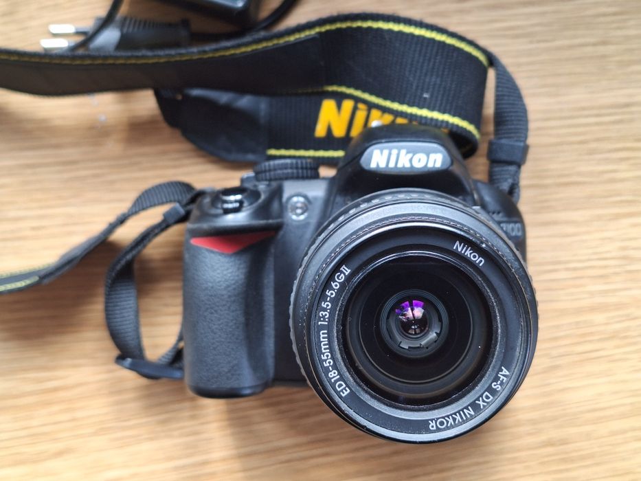 Фотоапарат Nikon D3100 с обектив Nikkor AF-S 18-55 VR + чанта