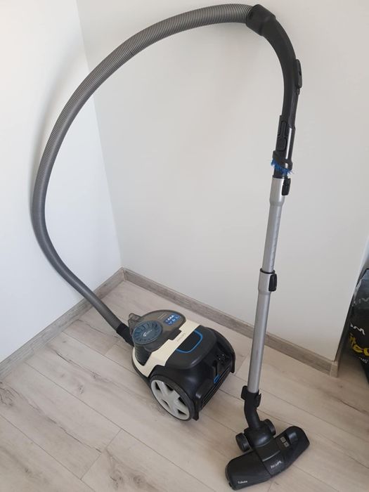 Прахосмукачка Phillips power pro