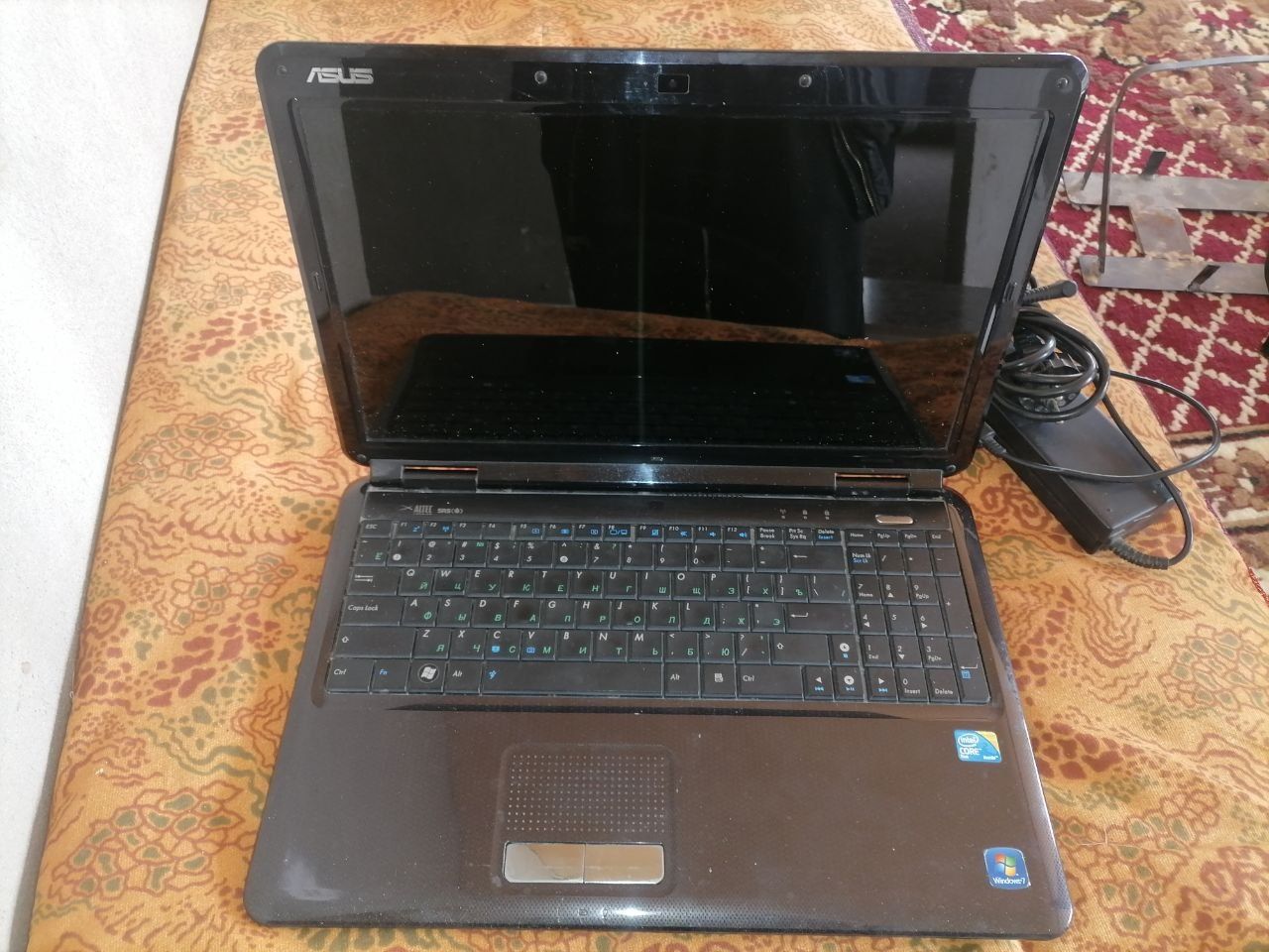 Asus noutbuk hamma joyi ishlaydi