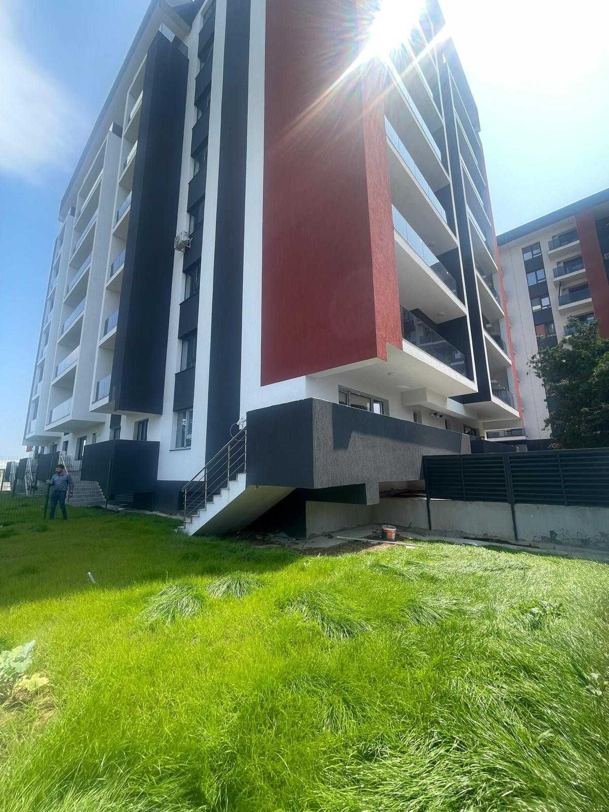 Apartament 2 camere cu curte generoasă-Sector 4- Mutare imediata!
