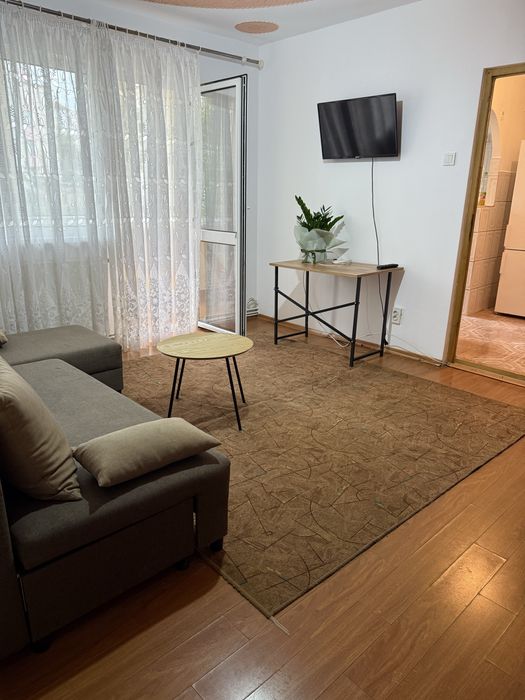 Inchiriez apartament cu 3 camere