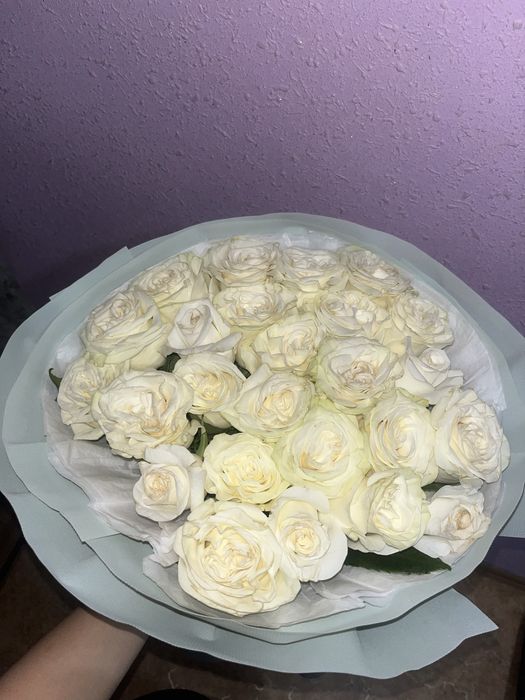 Белые розы 25штук