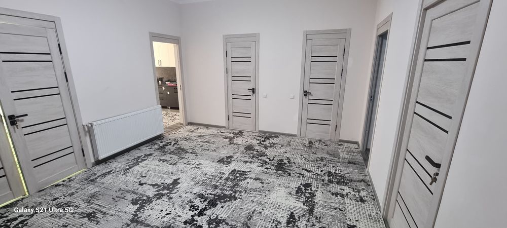 Zangiota tumani eshonguzarda 3 xonali uy sotiladi. sotiladi