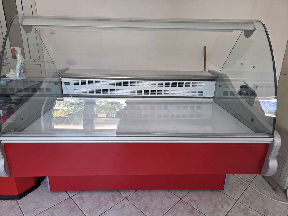 Vitrina frigorifica mezeluri