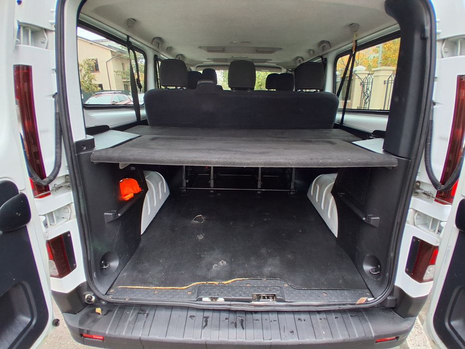 Renault Trafic 8+1 Lung