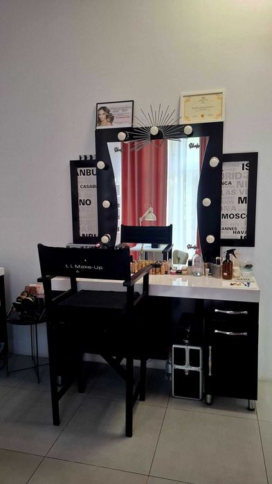 Inchiriez post de: Manichiura-pedichiura, Make-up, Coafor si Cosmetica