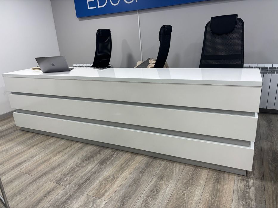 Продам стол офисный