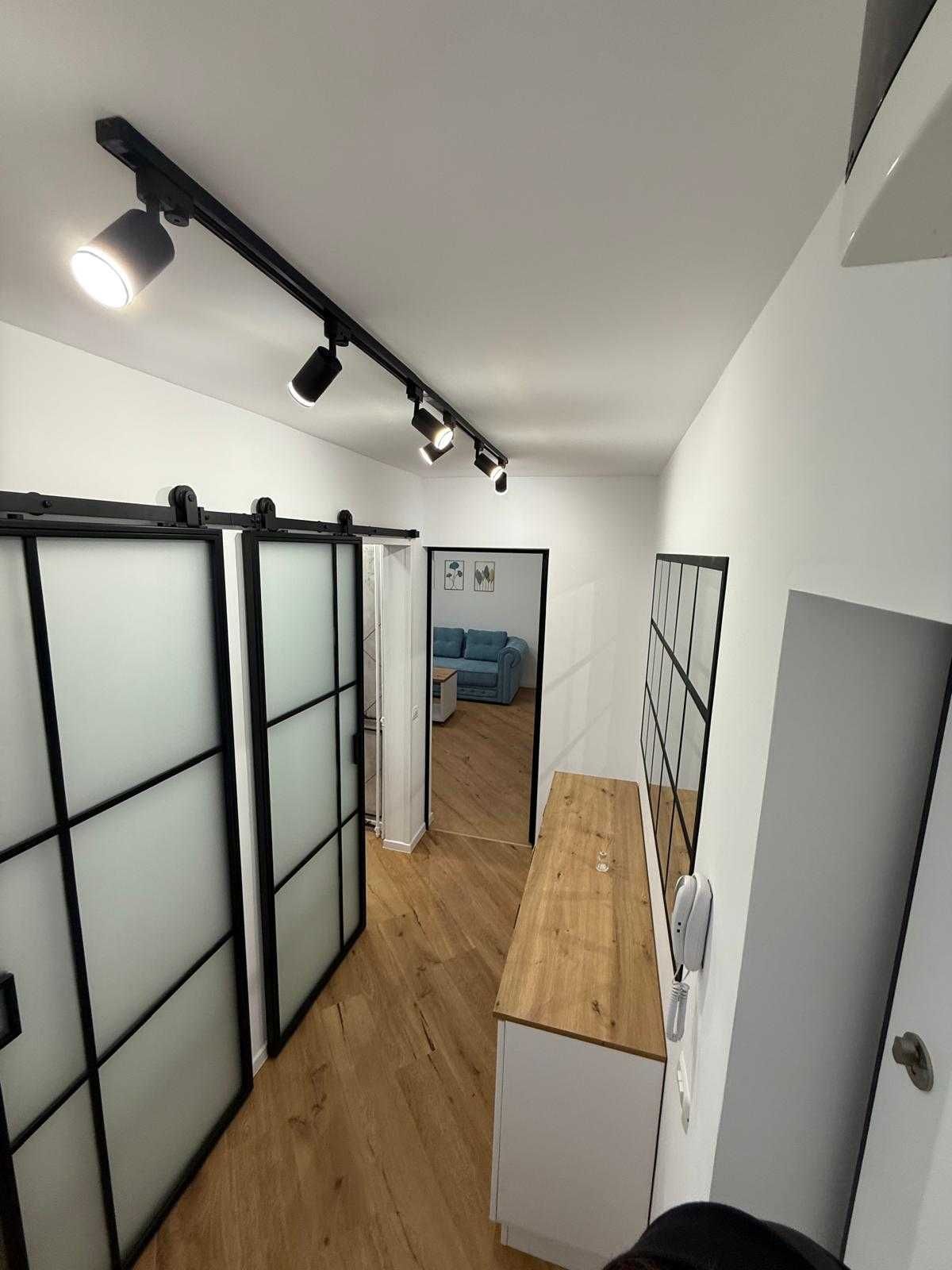 Garsoniera, Zona Centrala,  Catedrala Neamului,  Prima inchiriere