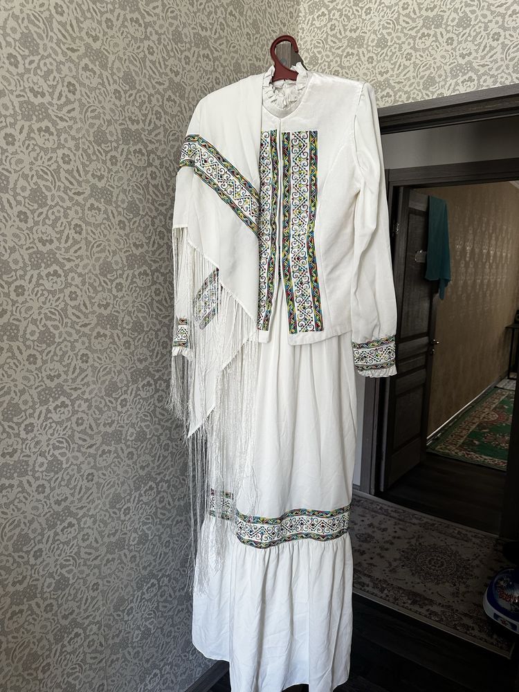Кажекей, көйлек, орамал сатылады