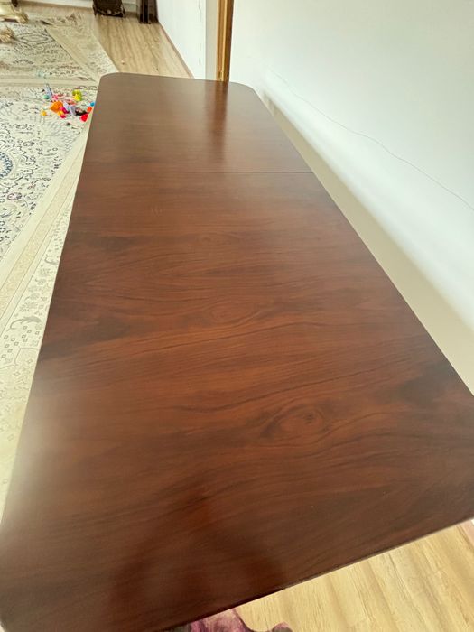 Продается гостиный стол 6м(собирается до 3м) со стульями