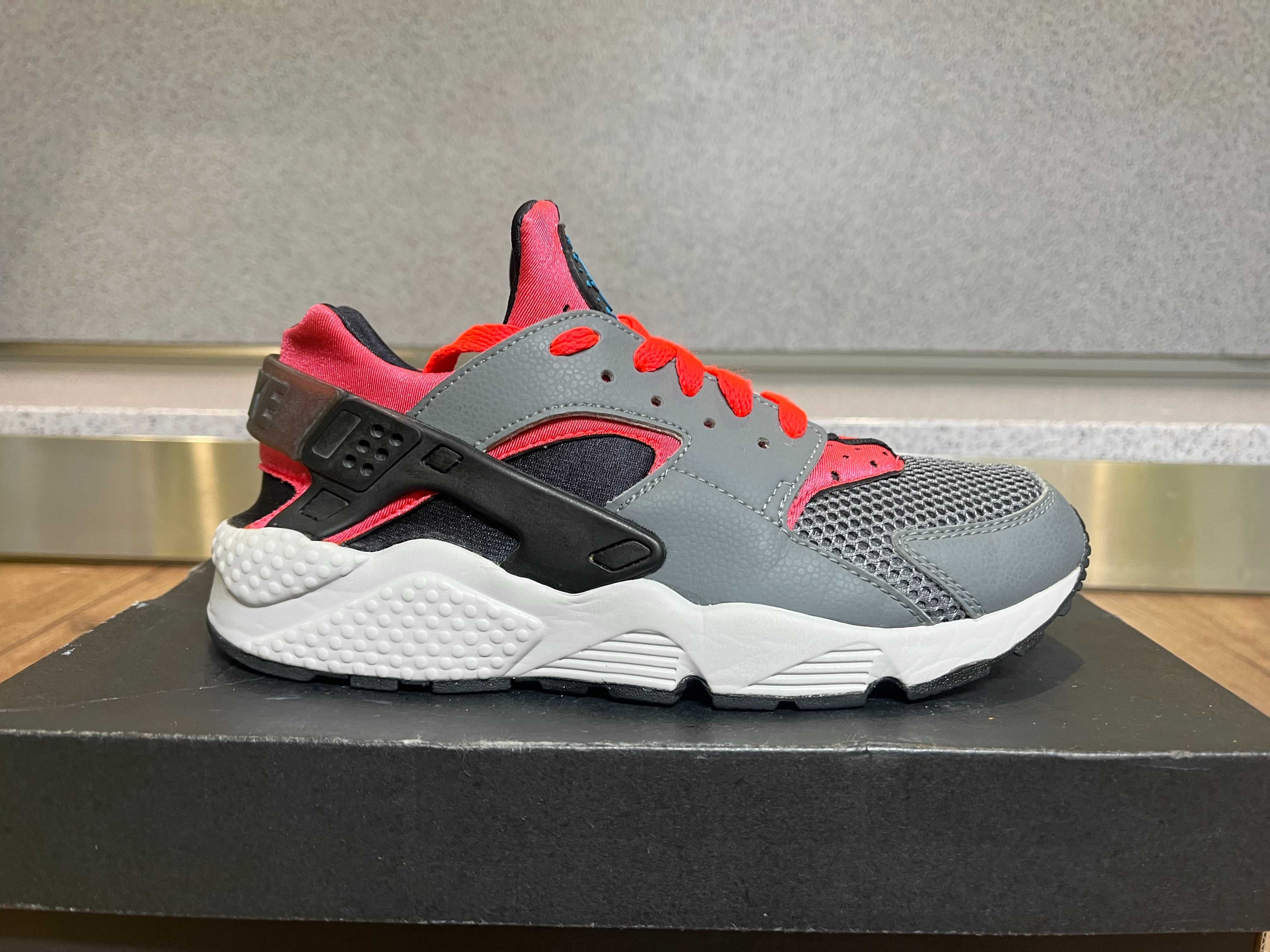 Оригинални *** Nike Air Max Huarache 'Bright Crimson'