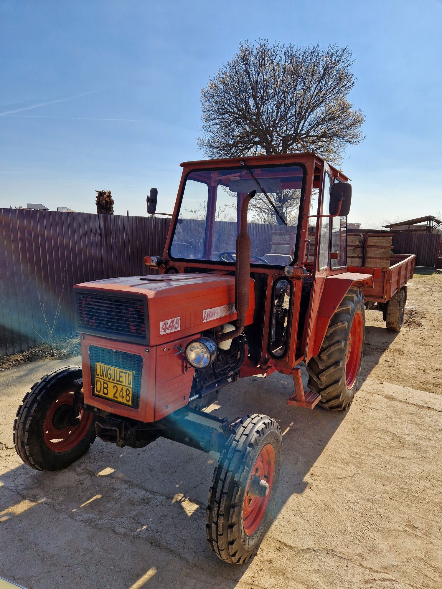 Tractor UTB  445