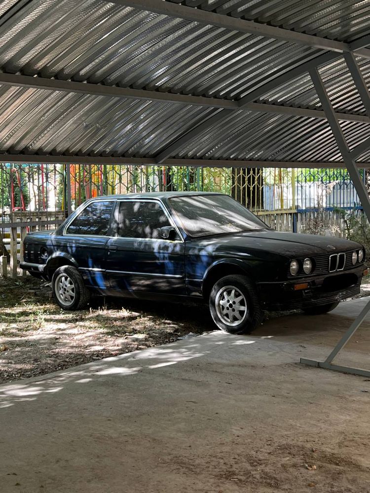 •BMW E30 Coupe 2.0L•
