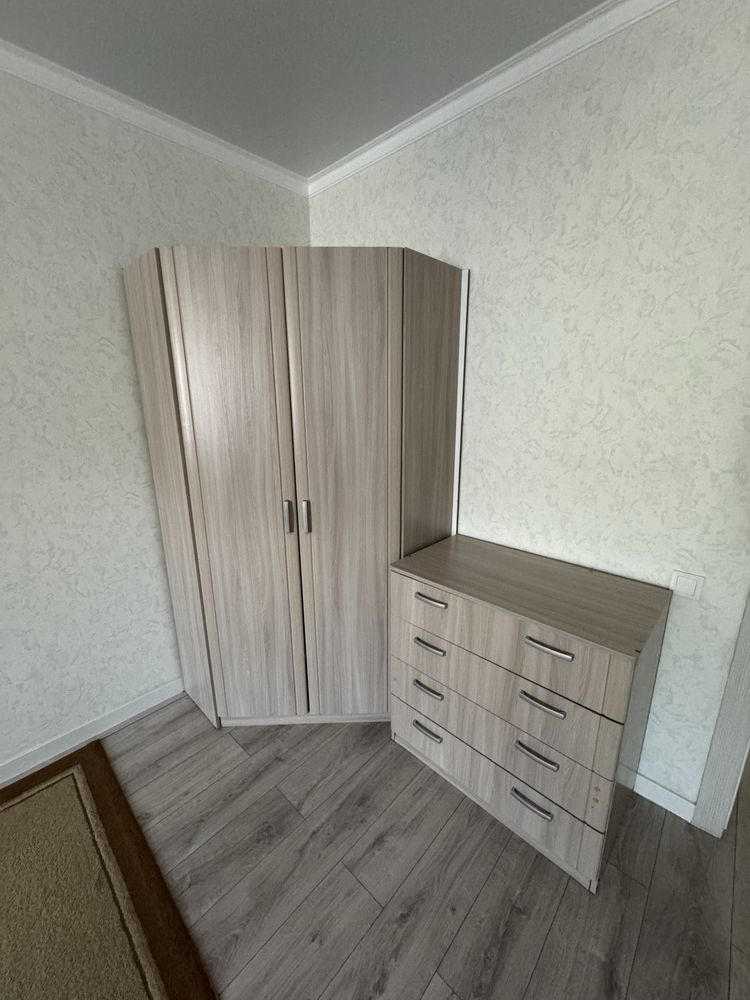 Угловой шкаф с тумбочкой