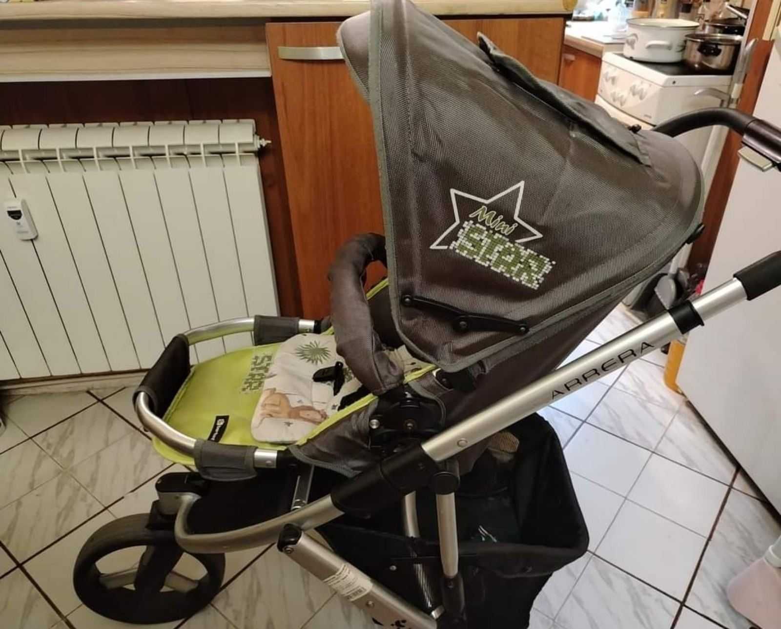 Бебешка количка с два коша + проходилка и чадър