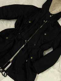Женская зимняя куртка черного цвета