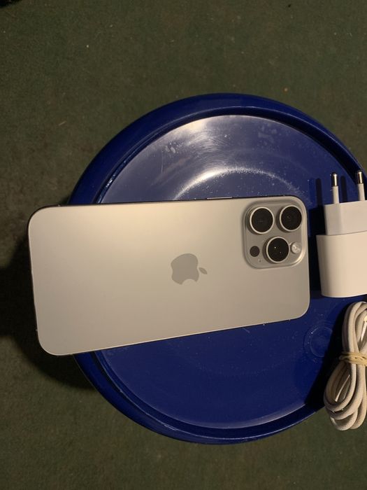 15 Pro Max 256 gb natural titan