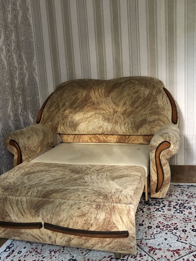 Срочно продам диван хорошем состоянии