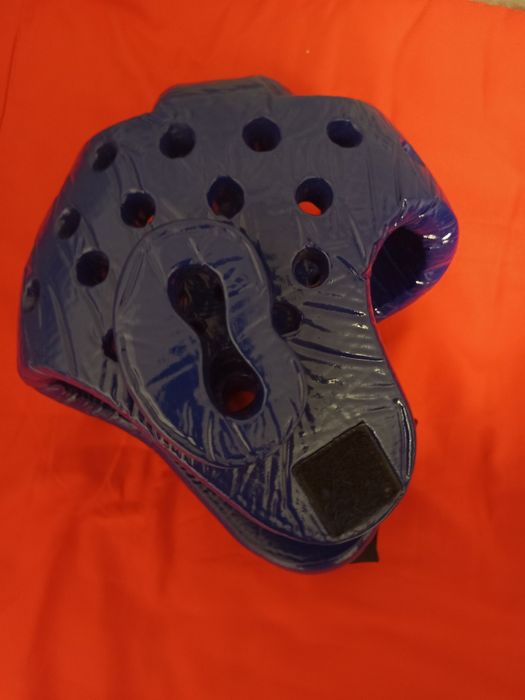 ПРОДАЮ СРОЧНО шлем для карате киокушенкай шлем даеду