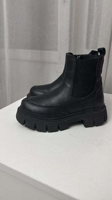 Продам ботинки детские