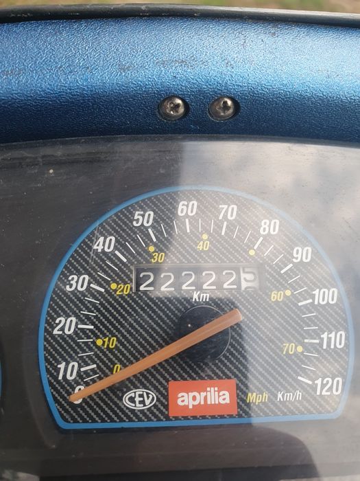 Vând sau Dezmembrez Aprilia SR1