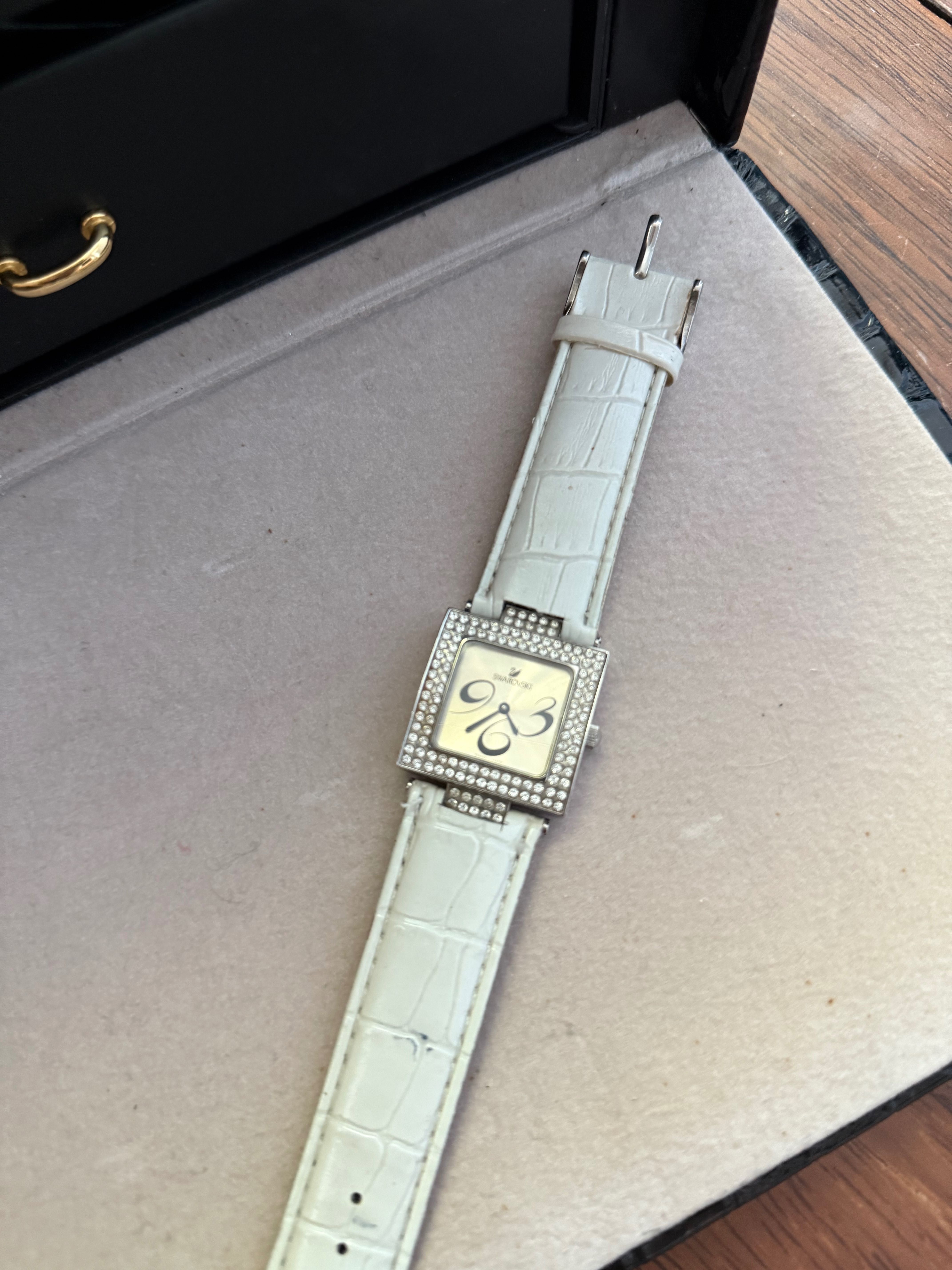 Swarovski часовник