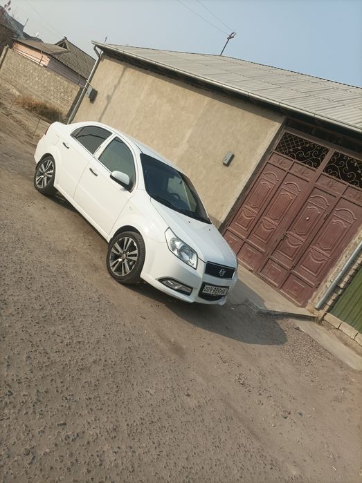 Sakadiska balonlaribilan 4.100 teshikli