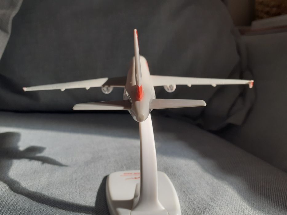 Macheta avion Airbus 320 neo Lauda