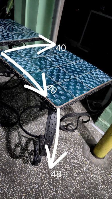 Măsuțe cafea și scaun birou.