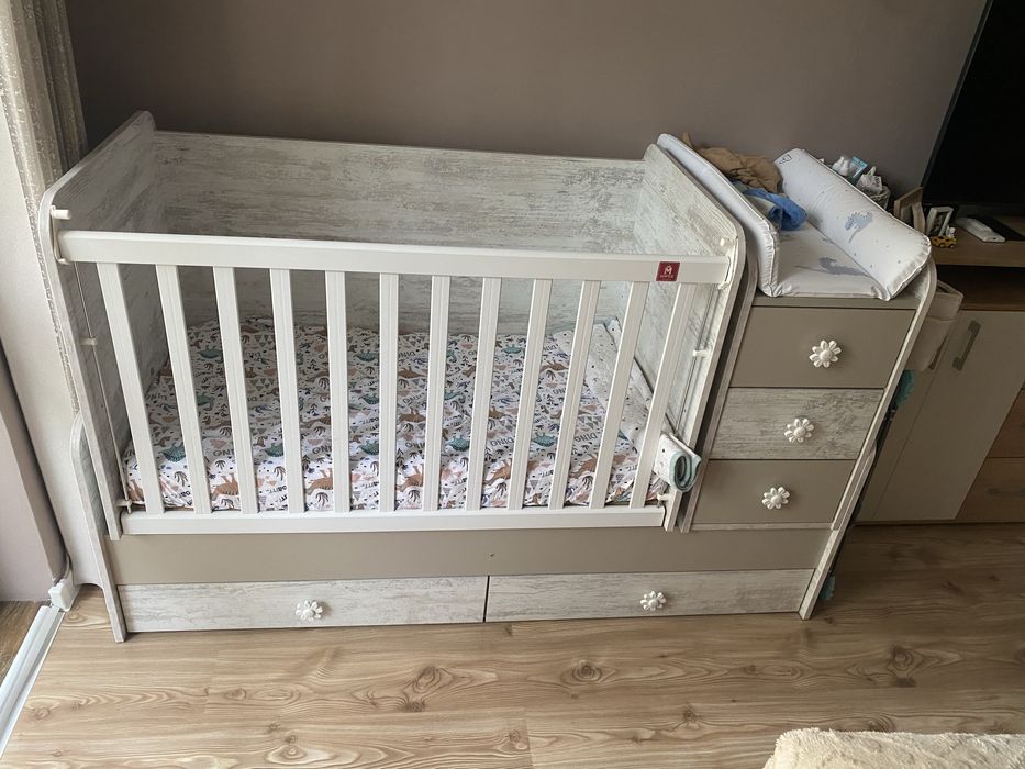 Бебешка кошара с повивалник и шкафчета