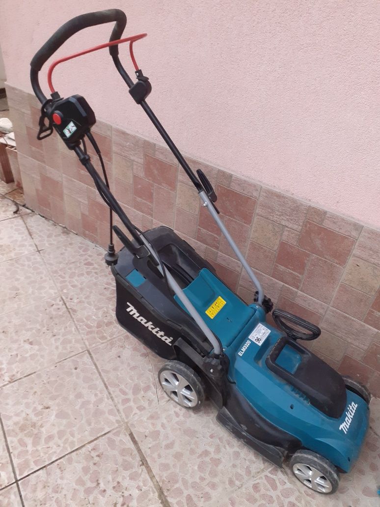 Продавам ел. Косачка Макита ELM 3320.