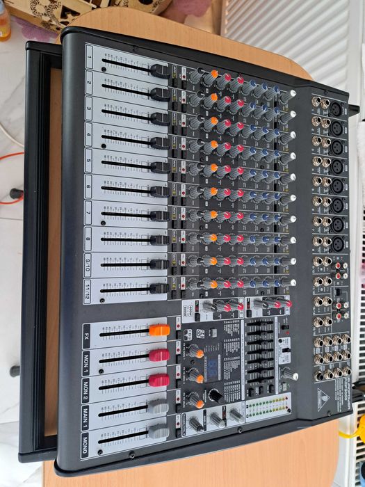 Vând mixer behringer pmp3000 activ