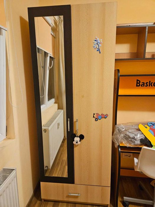 Dulap/Dressing, oglinda, 2 usi, 5 polite, 1 sertar,bara haine(dresing)