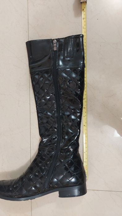 Ботуши равна подметка